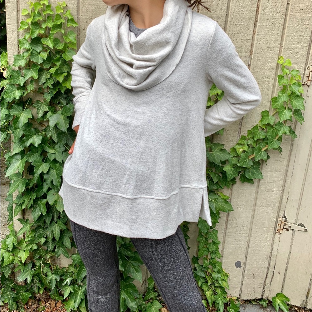 Cupio Gray cowl long sleeve sweater size small EUC